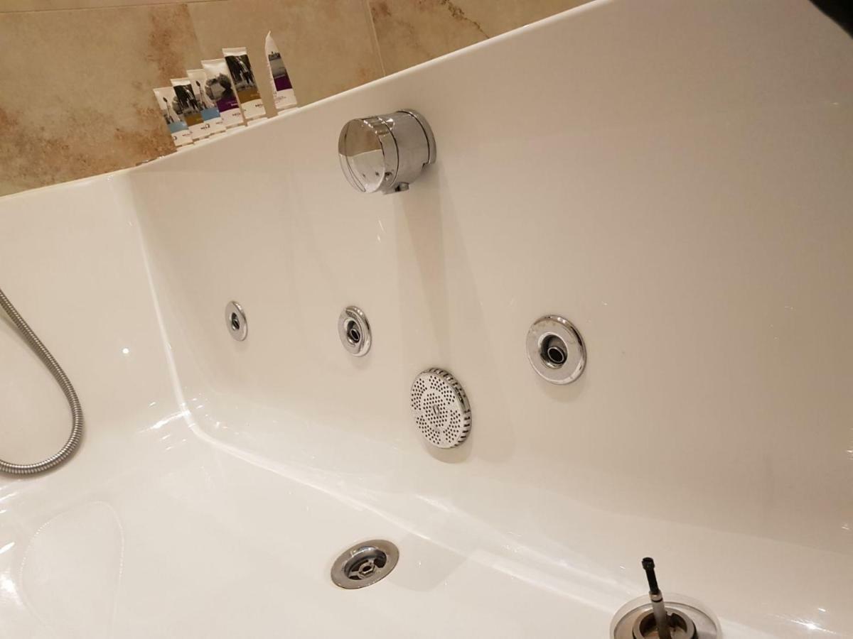 Heart Of Knightsbridge - Stunning Air Conditioned Apartment - 1 Minute Walk From Harrods London Eksteriør bilde